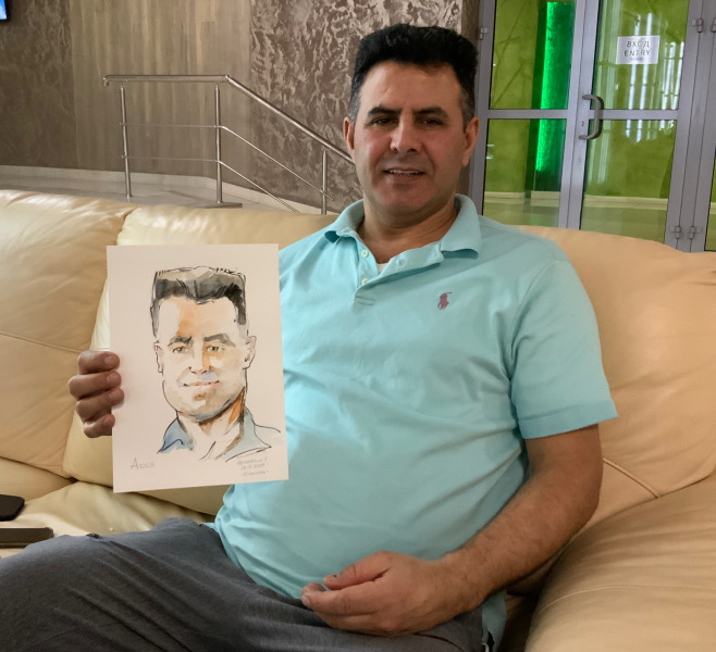 Асси позирует художнику в снатории 